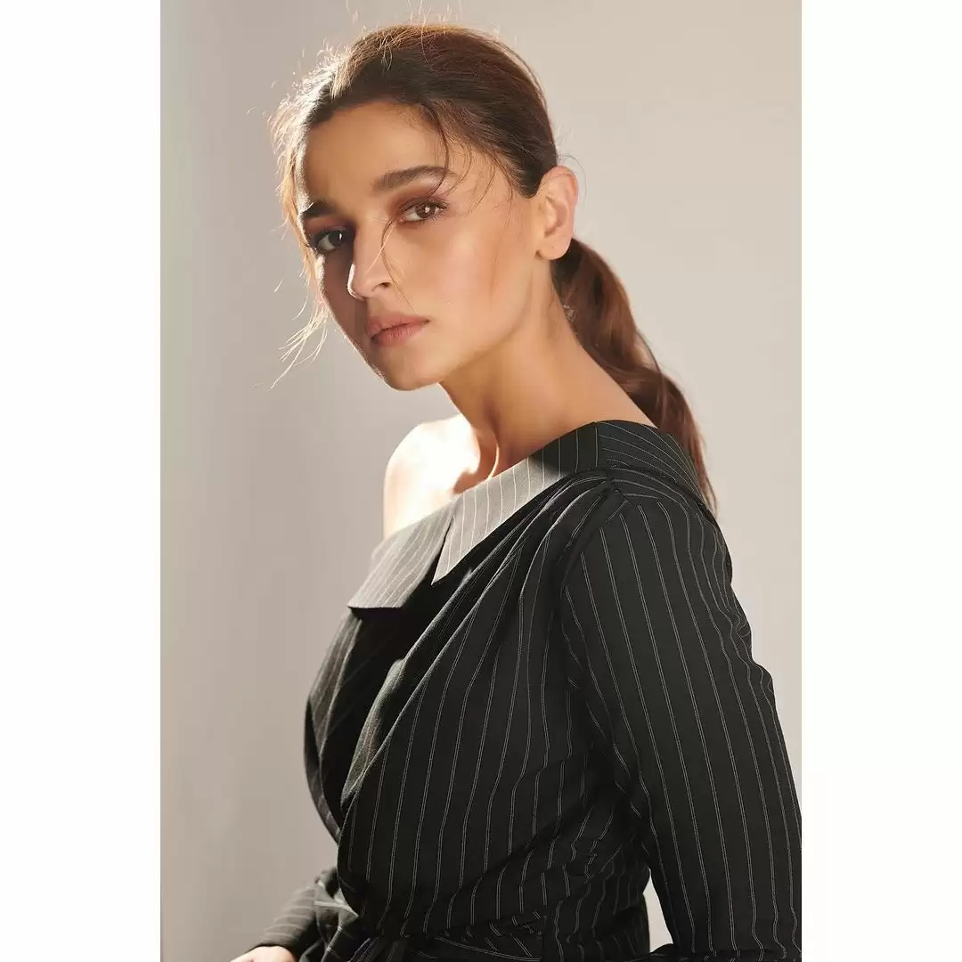 Alia Bhatt is teasing fans with her new stunning pictures.