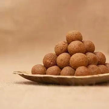 Make laddoos with leftover roti (Roti Ke Ladoo), Quick, and Easy Recipe!