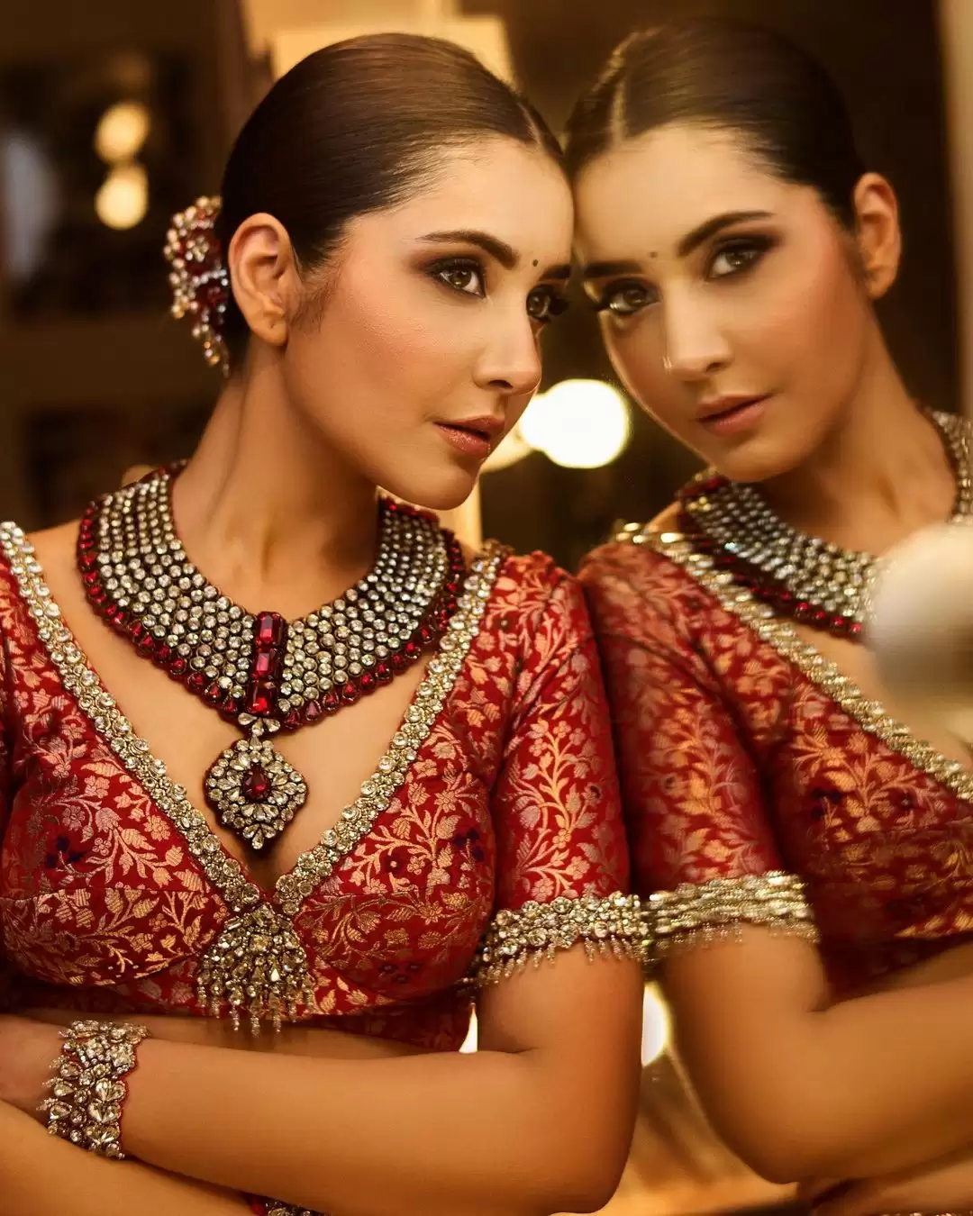 Majestic Pictures of Rashi Khanna In Traditional Apparels