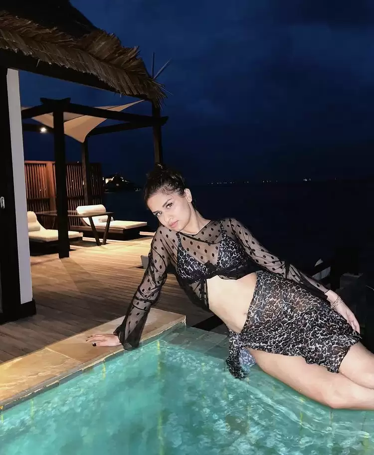 Avneet Kaur Hot Photos