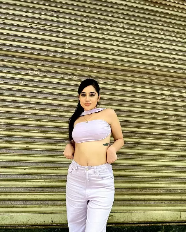 Urfi Javed Flaunts Uber-hot Body, Check Out Her Sexiest Looks