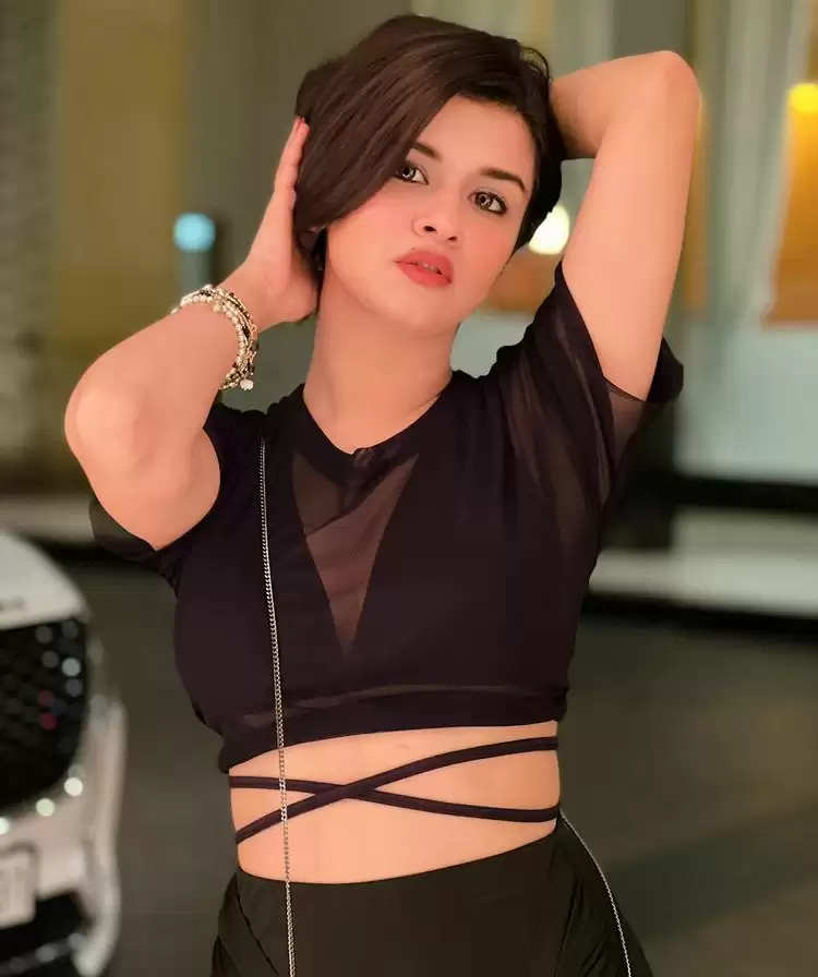 Avneet Kaur Sets Internet Ablaze, Check Out Her Sexy Pictures