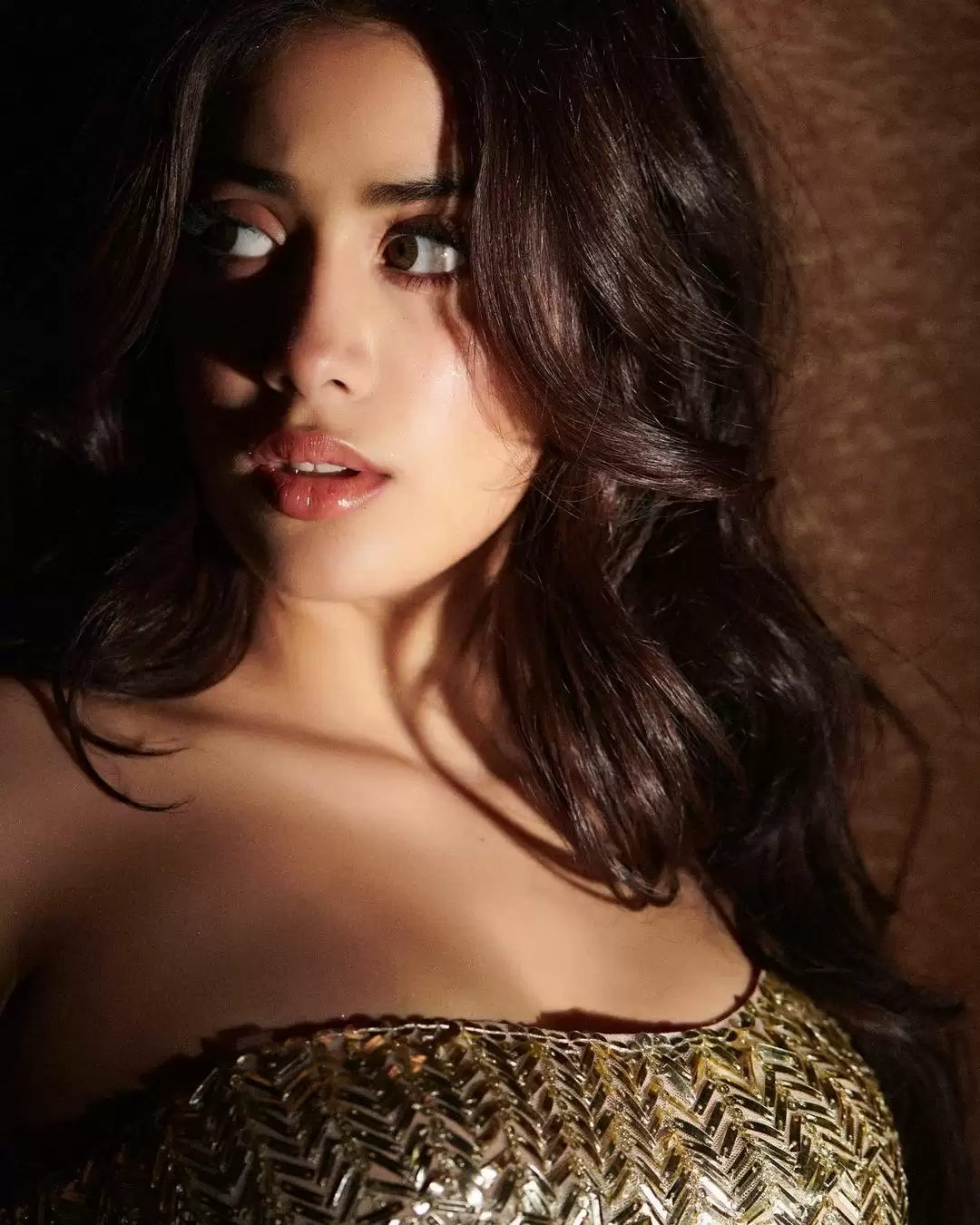 These photoshoots of Janhvi Kapoor prove that she is a complete stunner.