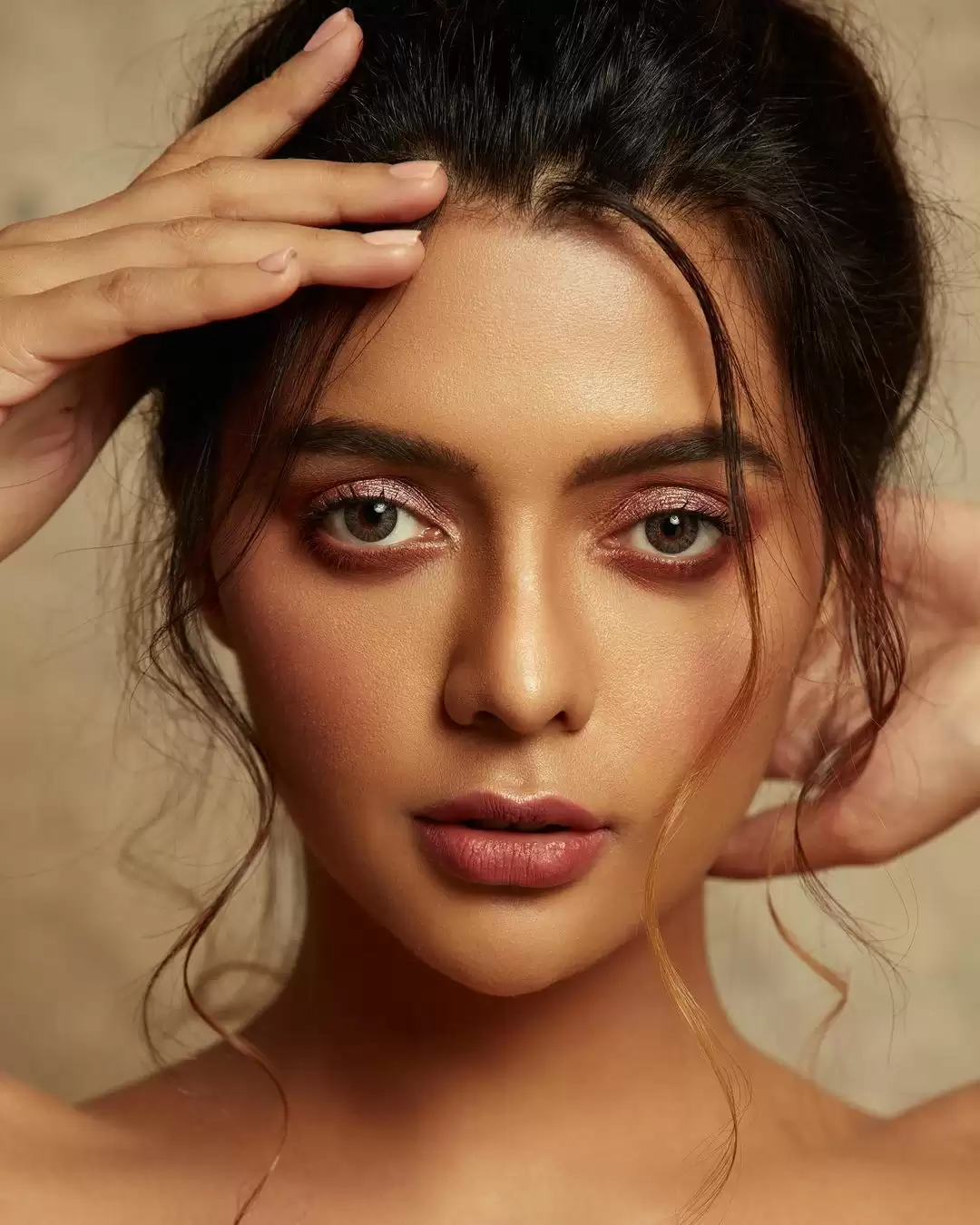 Ruhi Singh turns up the heat; check out her sexy pictures!
