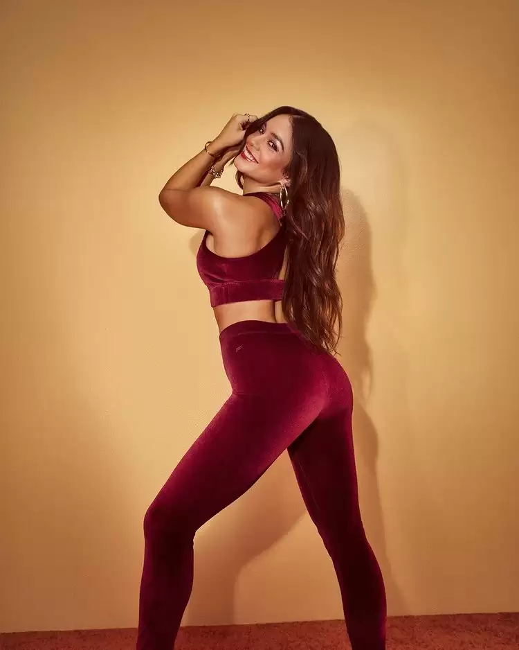 Vanessa Hudgens Flaunts Curvaceous Body, Check Out Her!!