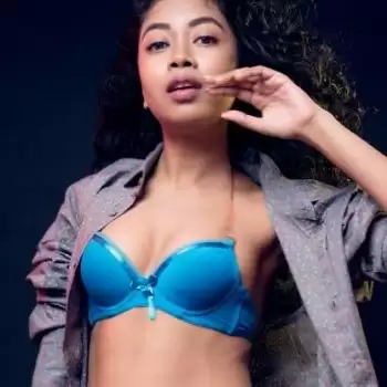 These photoshoots of Model Sonali Haldar prove that she is a complete stunner.