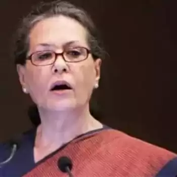 Sonia Gandhi, offers to step down as CWC begins
