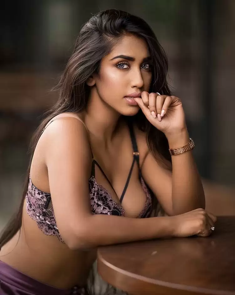  Scarlett M Rose