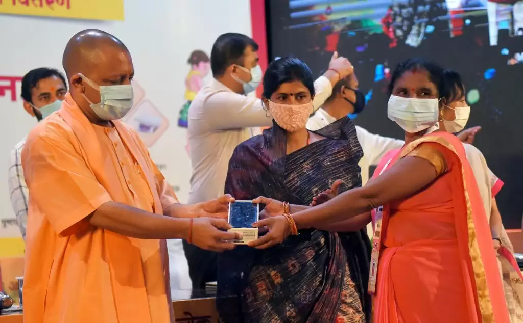 Yogi Adityanath to Gift Smartphones to Anganwadi Employees
