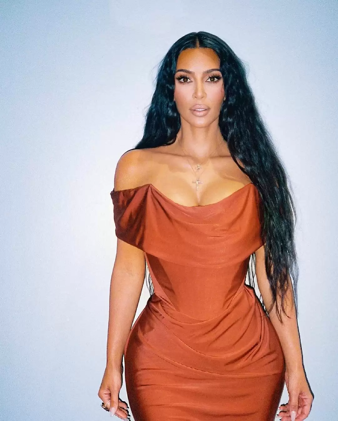 Kim Kardashian teases fans with her ravishing pictures, Take a look!!