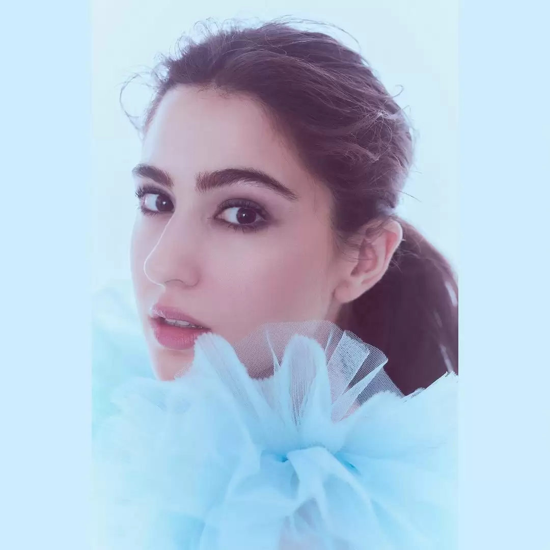 Sara Ali Khan teases fans with her glamorous pictures.