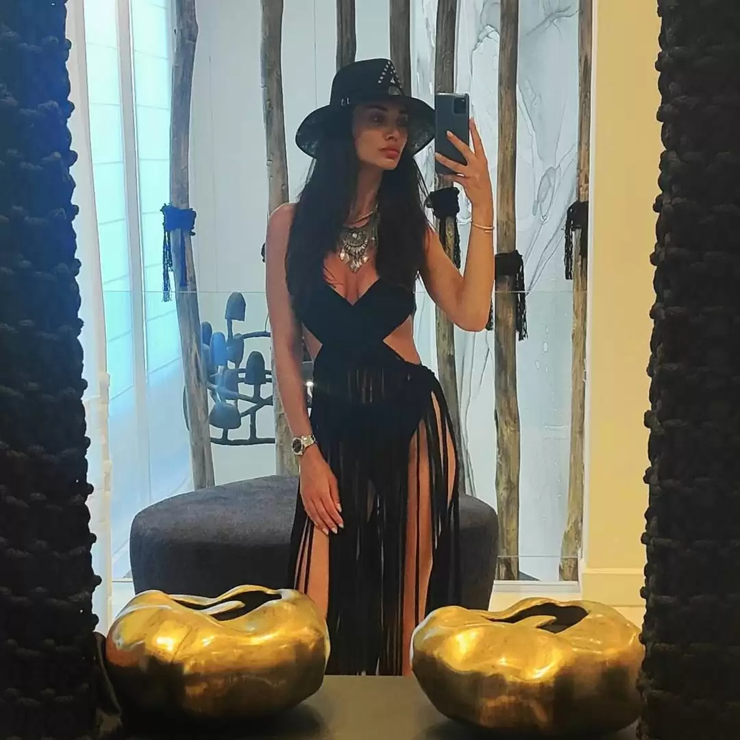 Amy Jackson Flaunts Her Sensuous And Sexy Look, Check Out Her Pictures!!
