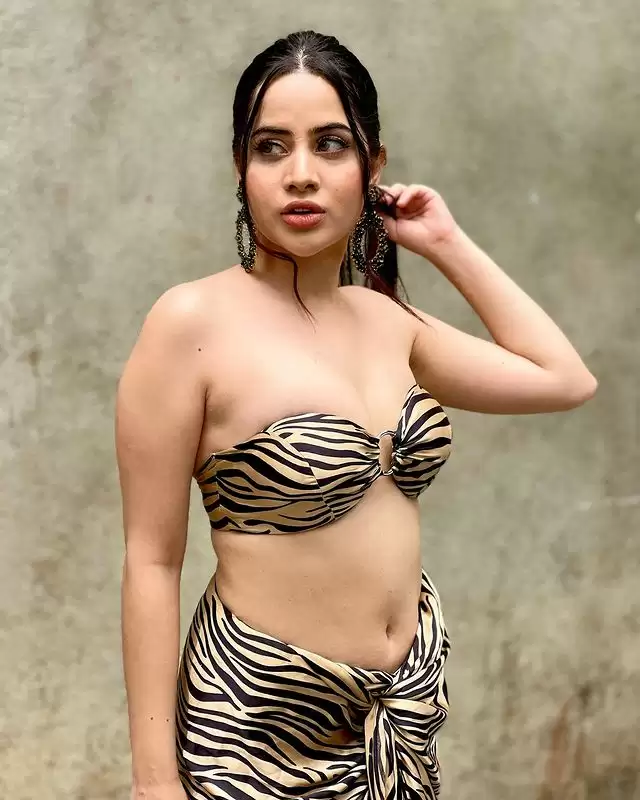 Urfi Javed Flaunts Uber-hot Body, Check Out Her Sexiest Looks