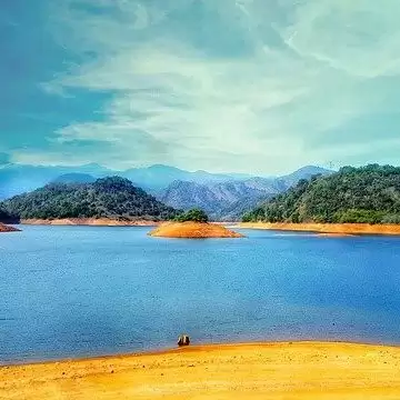Sri Lanka is ready to welcome foreign tourists once more, but with strict covid-19 rules.