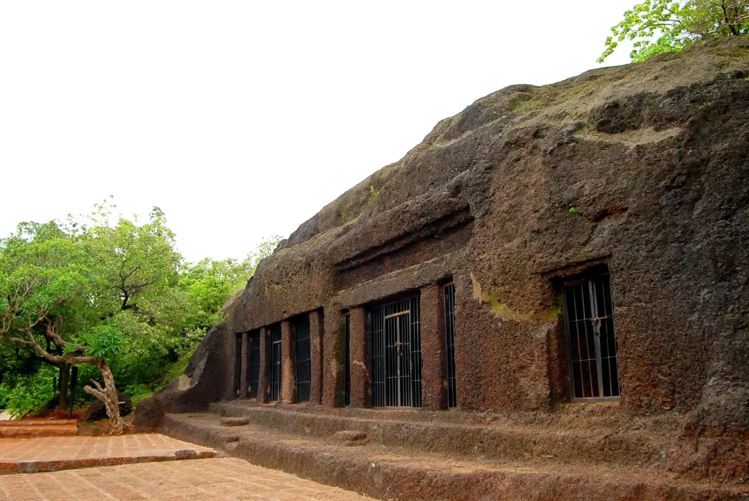 Arvalem Caves and Waterfall: The Pandava Caves In Goa