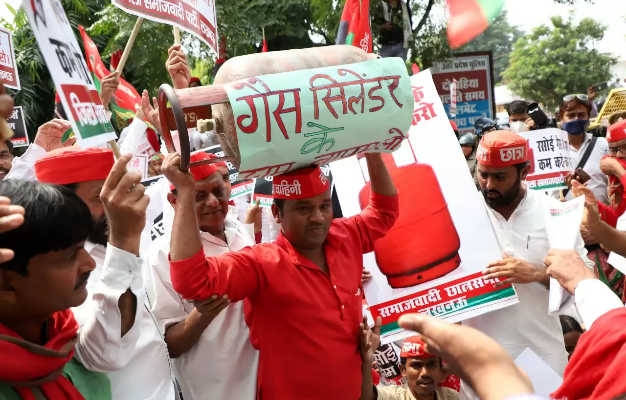 Samajwadi Party Protests Against Petrol Prices