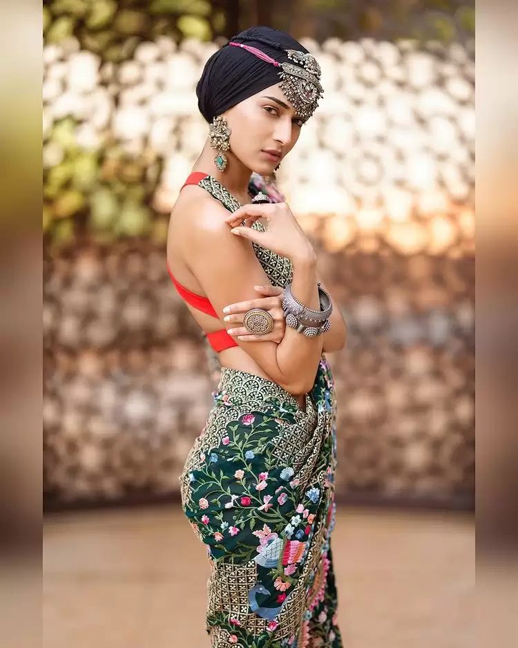 Erica Fernandes Is Raising Temperature On Social Media, Take A Look!!