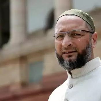 Owaisi holds crucial talks with Bengal party leaders on upcoming elections strategy