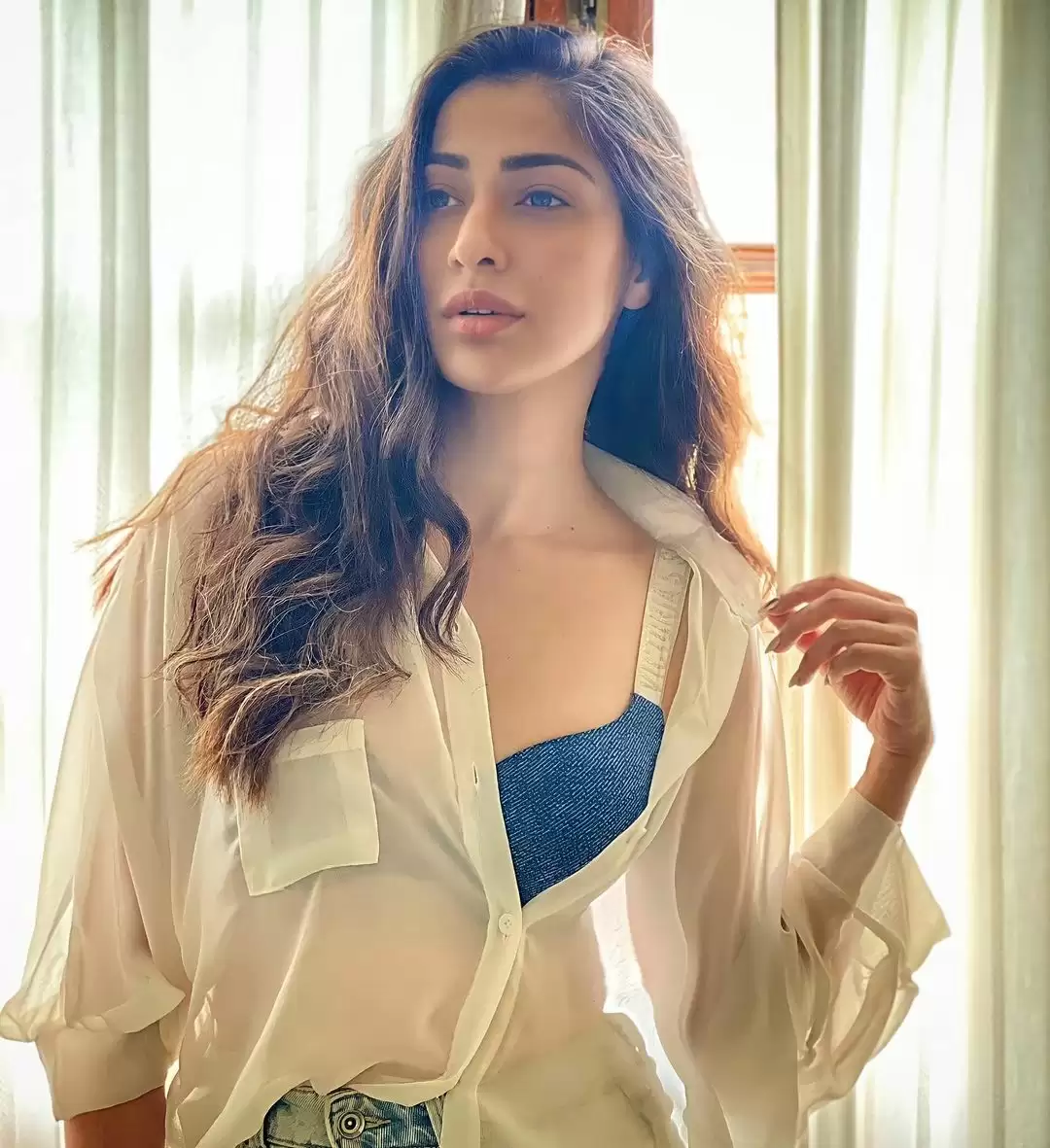 Glamorous pictures of South beauty Raai Laxmi