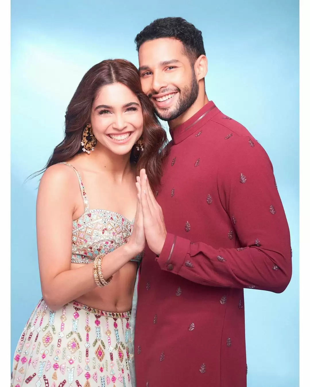 Sharvari Looks Sexy, See Her Sexy Pictures With Siddhant Chaturvedi