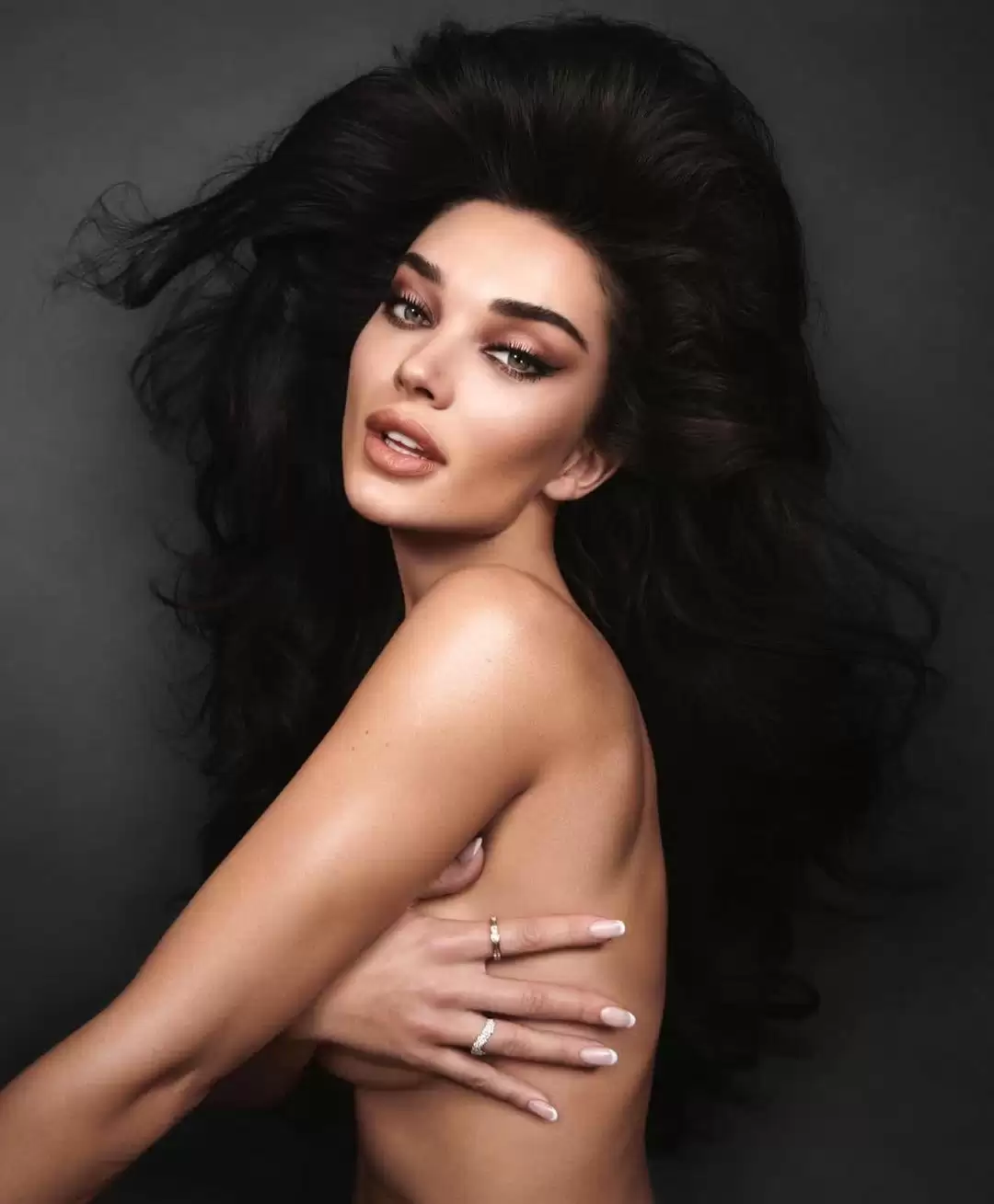 Amy Jackson fired the Internet with her stunning pictures.