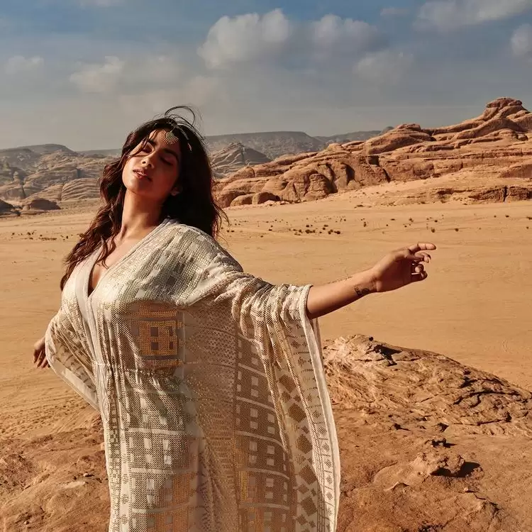Janhvi Kapoor’s sexy pictures will leave you stunned!!