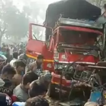 UP: 10 killed, dozen injured in bus-truck collision on Moradabad-Agra Highway
