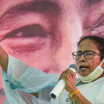 Being a candidate I can call anyone, nothing wrong in this: Mamata