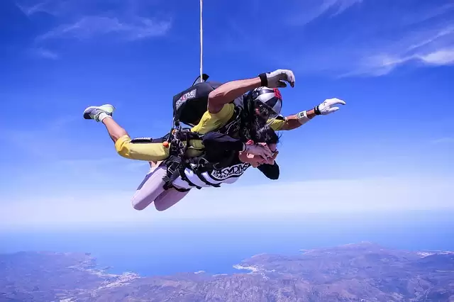 Spots where you can enjoy skydiving in India.