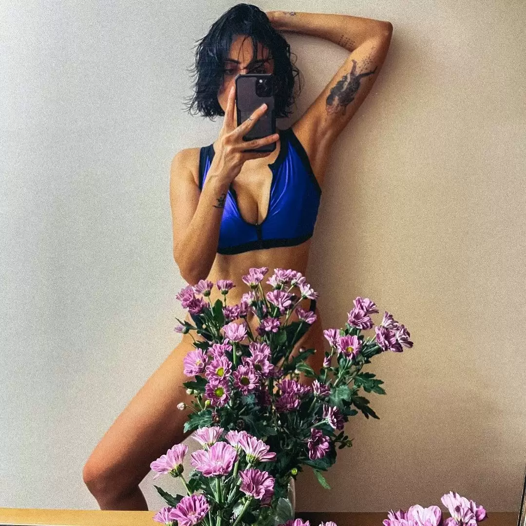 Mandana Karimi teases fans with her captivating photoshoots