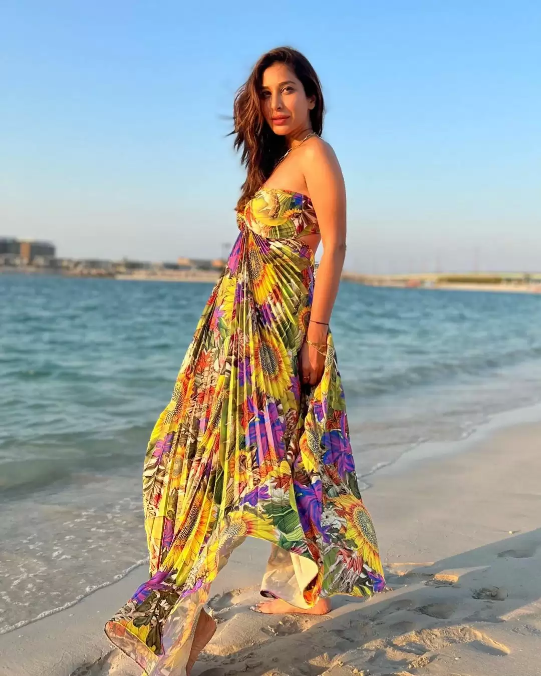 Sophie Choudry Flaunts Toned Figure, Check Out Her Sexy Pictures