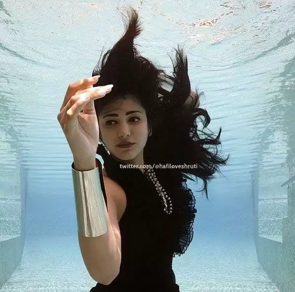 Shruti Haasan glamorous photoshoot pictures go viral
