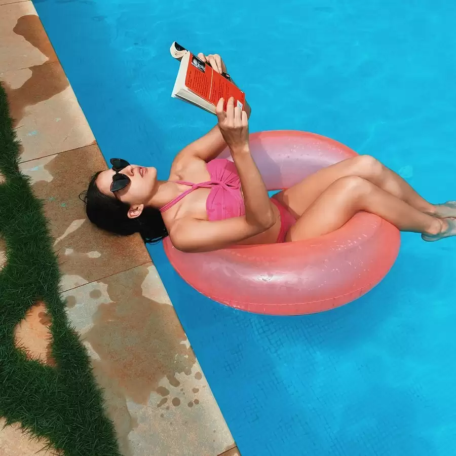 Sara Ali Khan Stunning pictures from her beach vacation