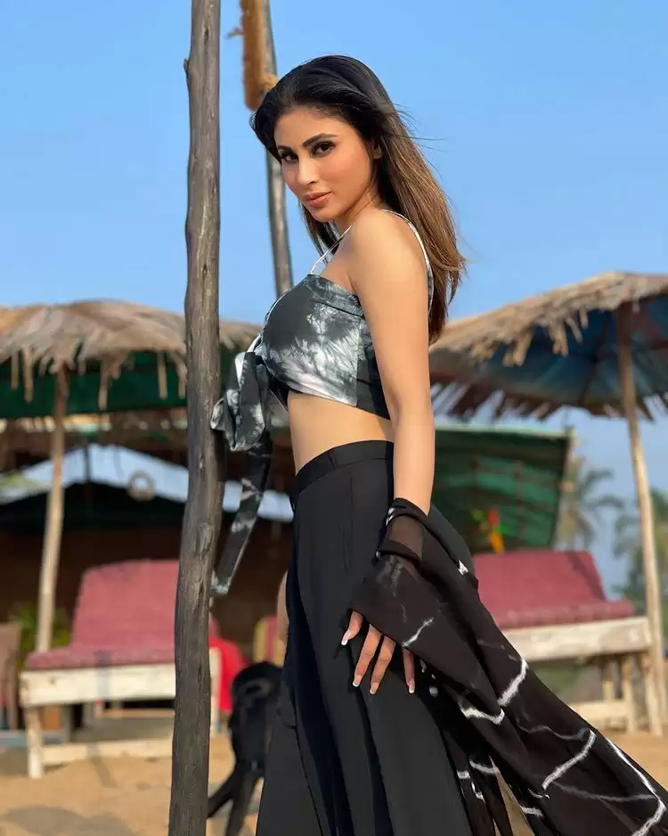 Mouni Roy Treats Fans With Sultry Looks, See Her Sexy Photos