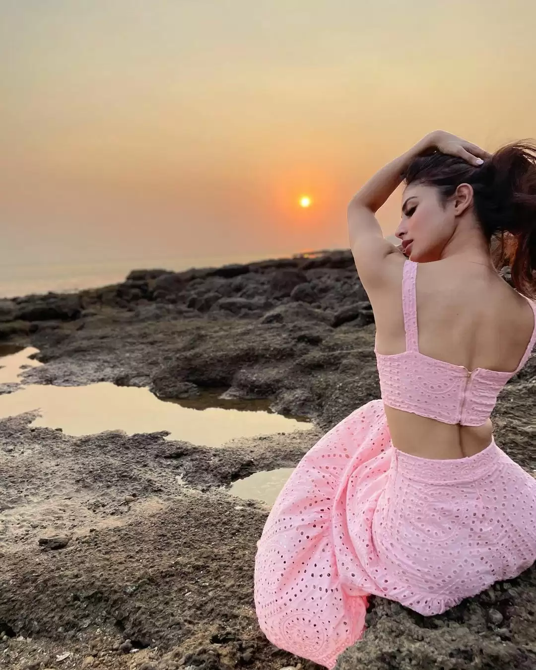 Stunning Pictures of Mouni Roy go viral on the internet.