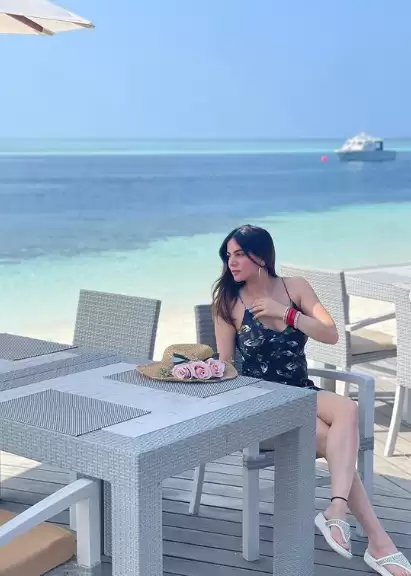 Shraddha Arya Sets A Sexy Look In Her Honeymoon Pictures, Unseen Boldness Of Actress Goes Viral On The Internet!