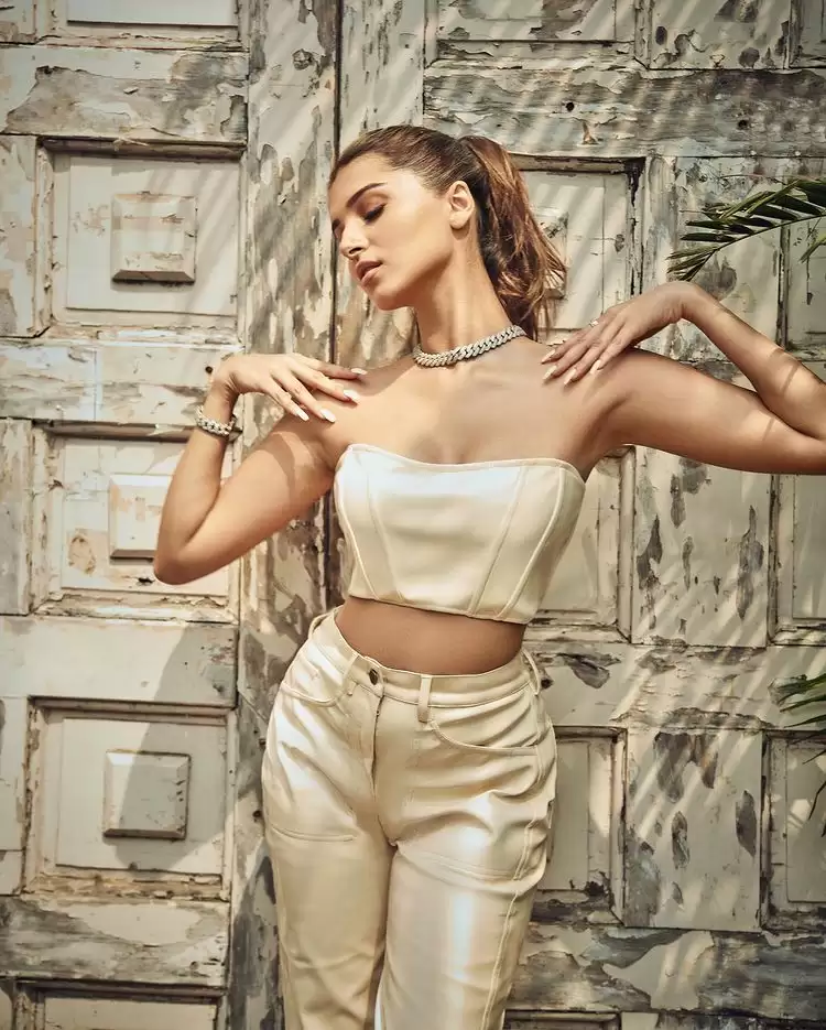 Tara Sutaria Hot Pictures