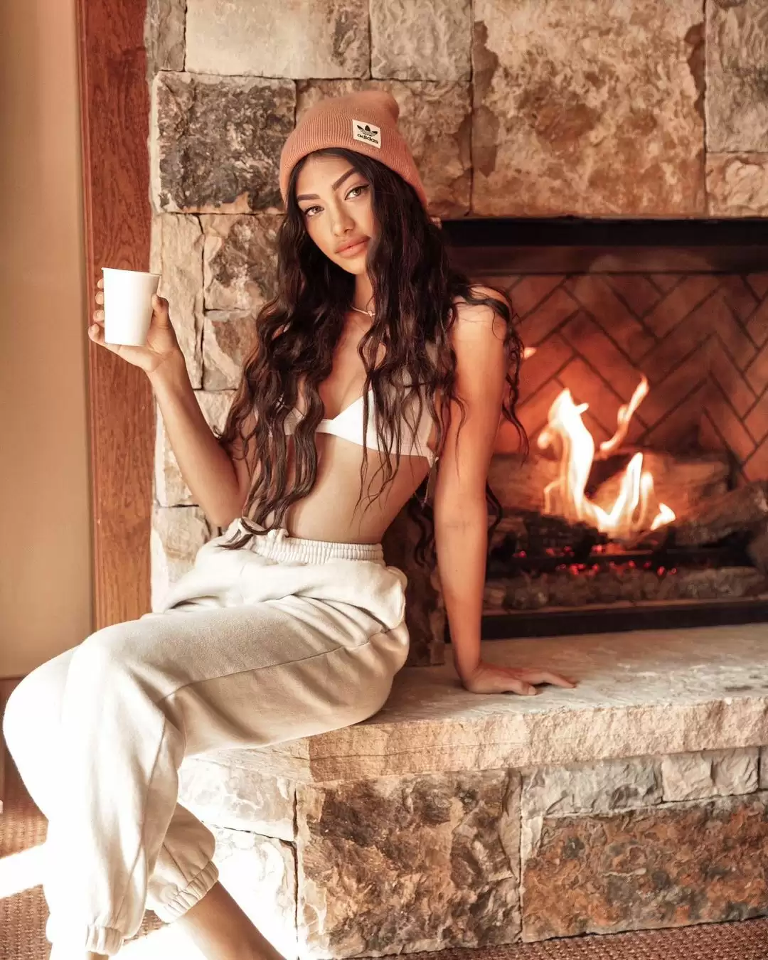 Chunky Pandey’s niece Alanna Panday is making heads turn with her new stunning looks.