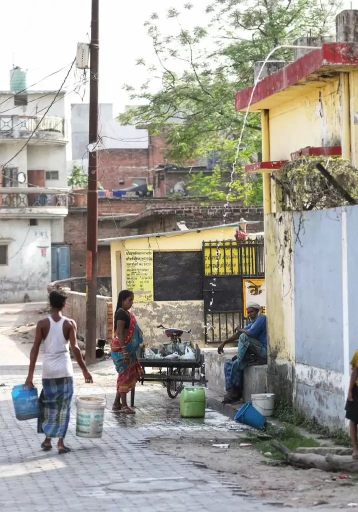 Slum residents suffer water shortage in Gulala Ghat
