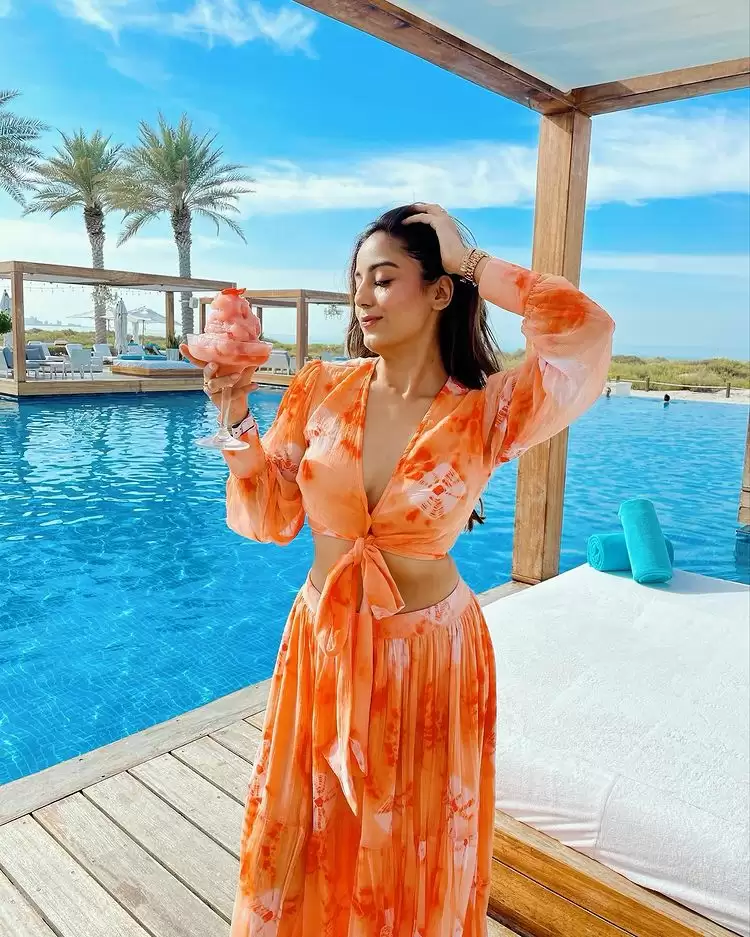 Srishty Rode Teases Fans With Her Sexy Pictures