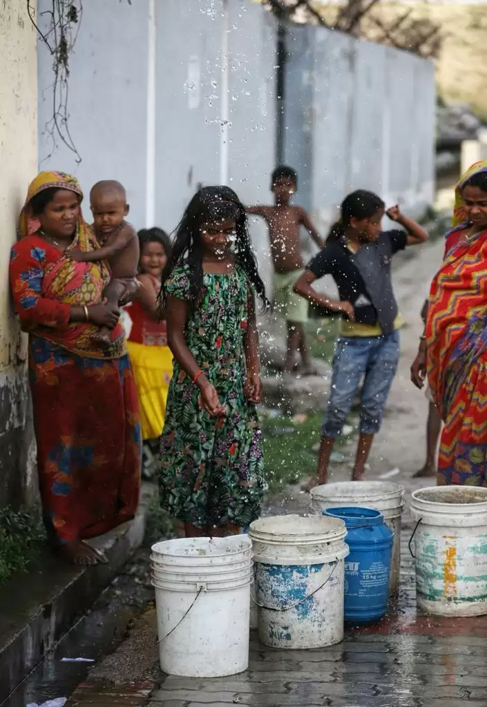 Slum residents suffer water shortage in Gulala Ghat