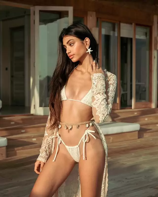 Alanna Panday Is Too Hot To Handle, See Diva Bewitching Pictures