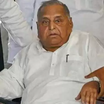 Mulayam hospitalized in Medanta