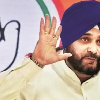 Sidhu slams Goyal, claims Centre wants to ‘destroy’ mandi system