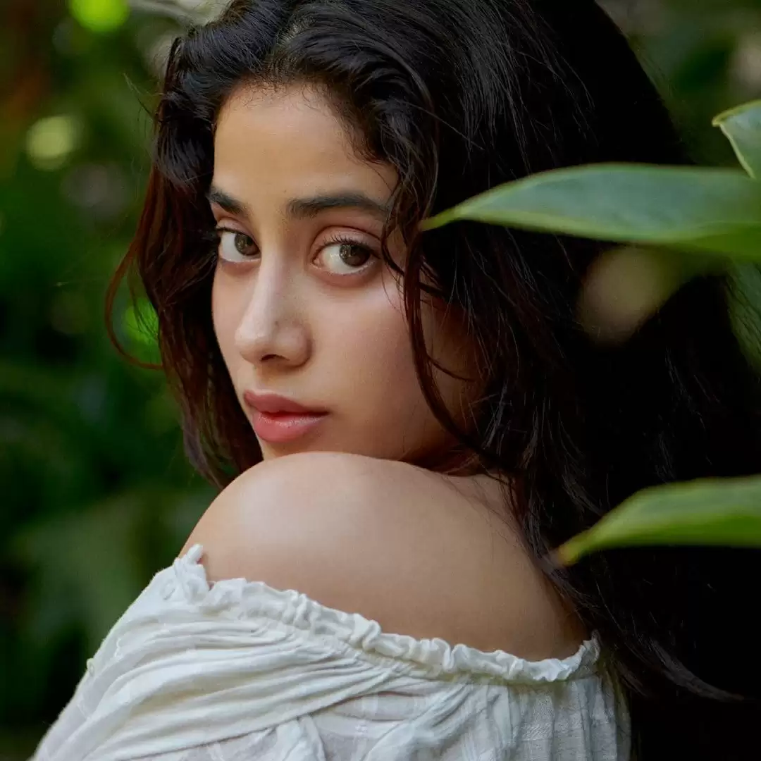 Janhvi Kapoor Raises Temperature In This new photoshoot, See Her Sexy Pictures