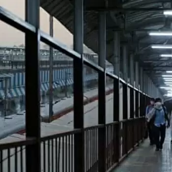 Preparations for mini lockdown in Maharashtra! Local train services will be cut in Mumbai