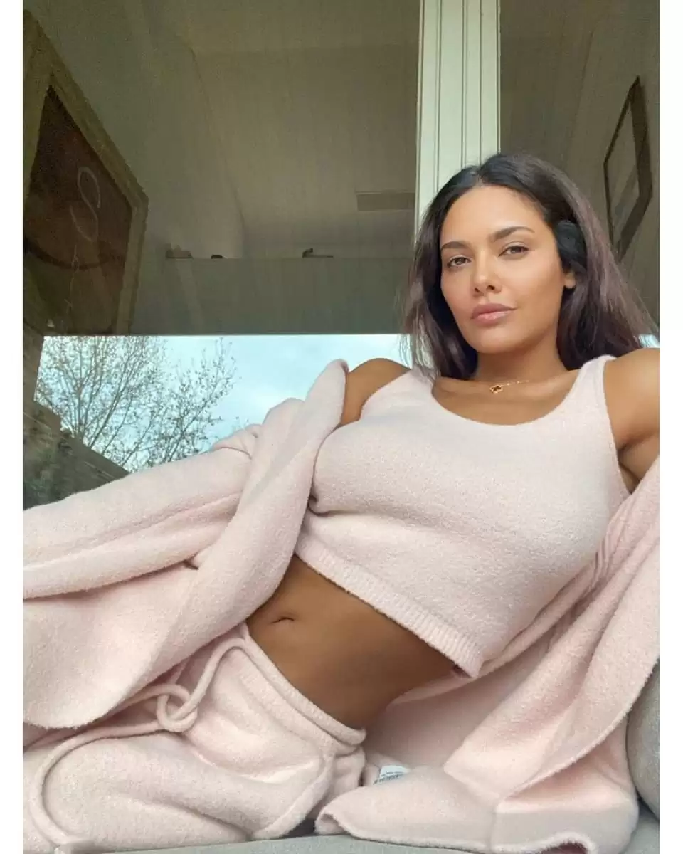 Esha Gupta will take your breath away with these stunning pictures.