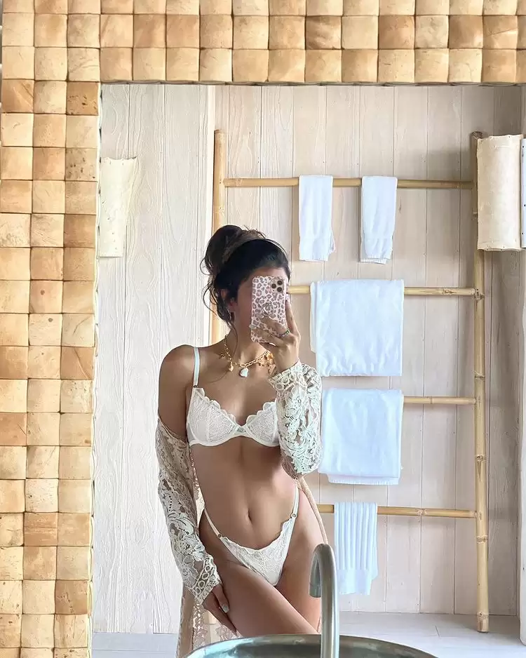 Alanna Panday Is A Sight For Sore Eyes, Check Out Her Sexy Pictures!!