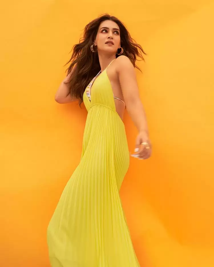 Kriti Sanon’s Breathtaking Pictures Shakes Up The Internet!!
