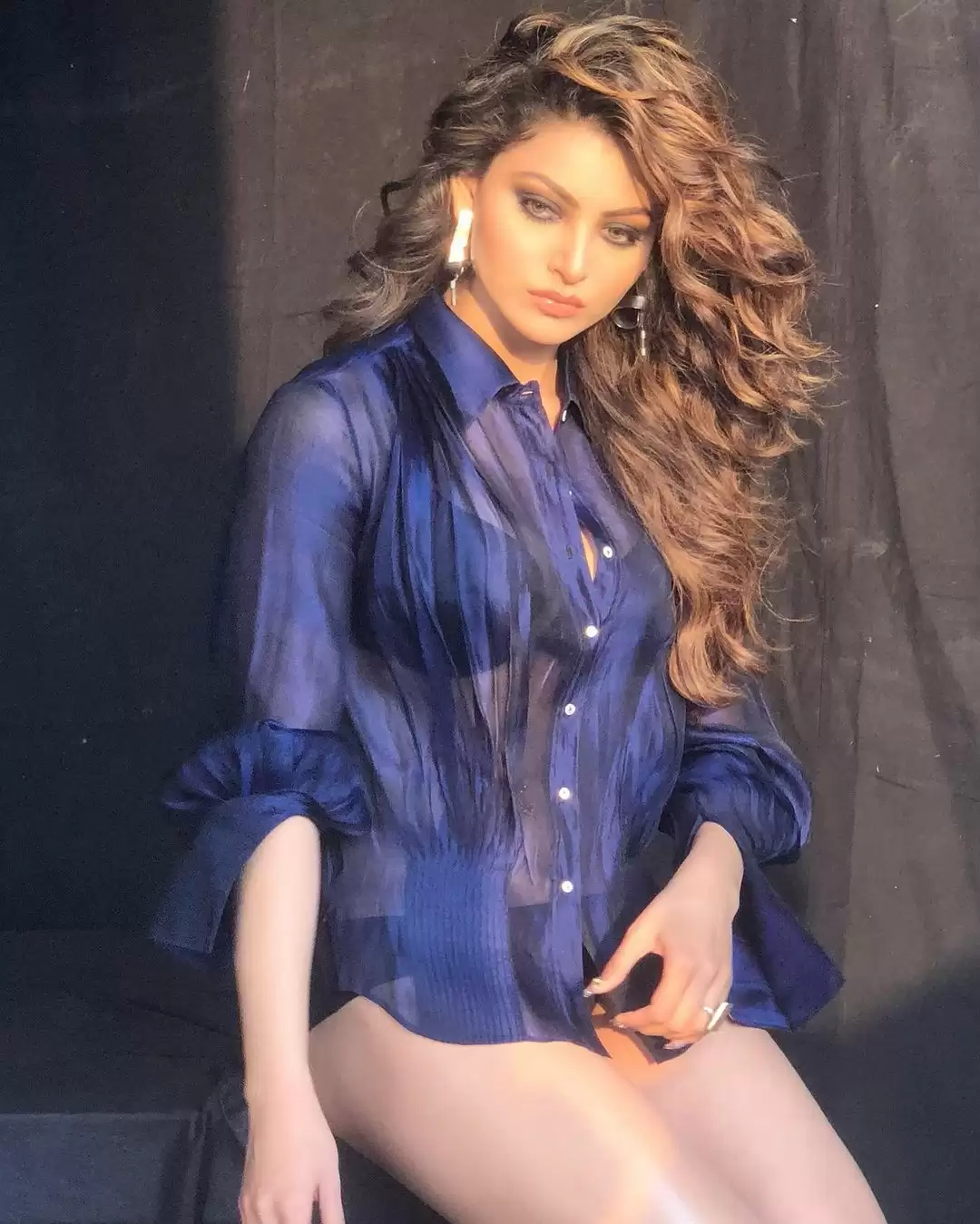 Urvashi Rautela shakes up the internet; check out her stunning pictures!